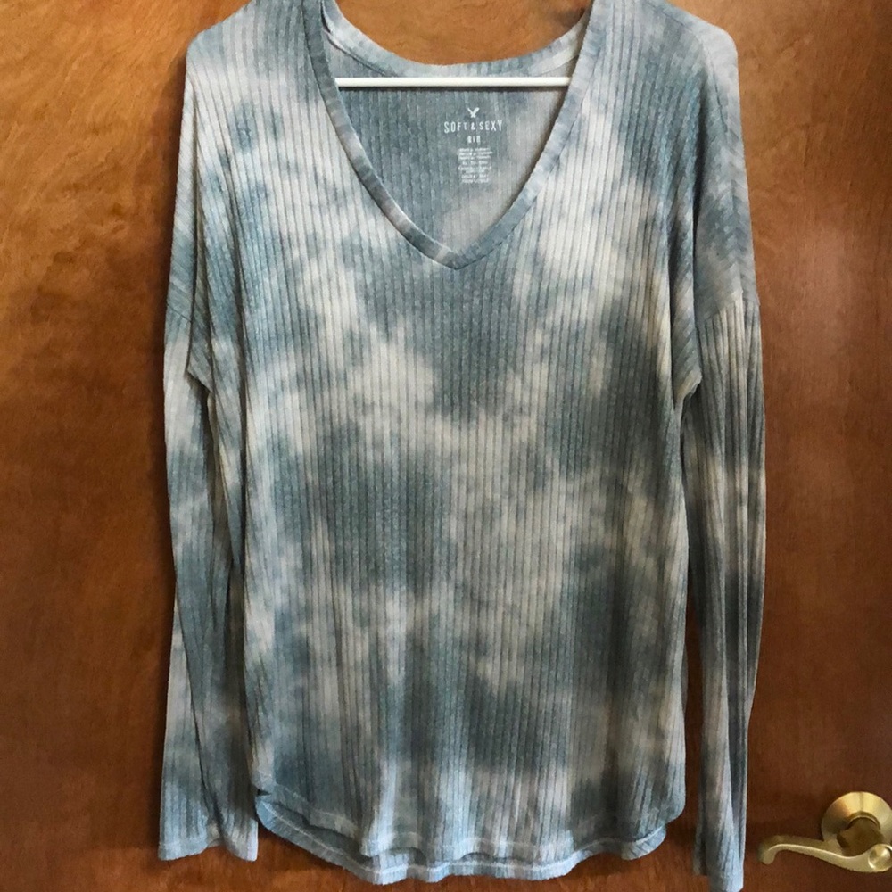 Blue tie-dye long sleeve shirt